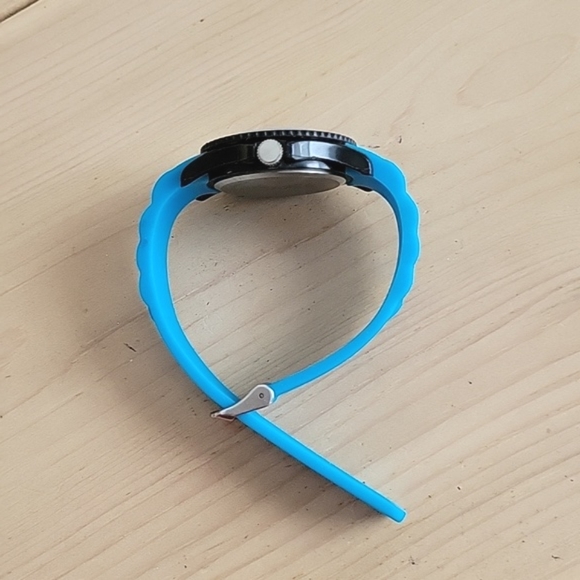 YO Time Blue Silicone Watch - Picture 2 of 4